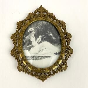 VTG Victorian Wall Hanging Decor Brass Picture Frame Made in Italy Oval 5"